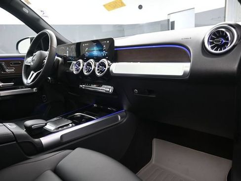 Used 2022 Mercedes-Benz GLB 250 4MATIC image 29
