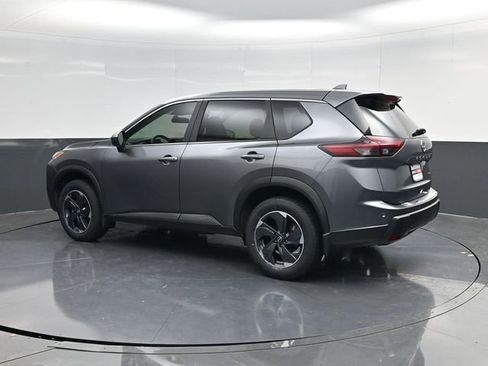 Used 2024 Nissan Rogue SV image 5