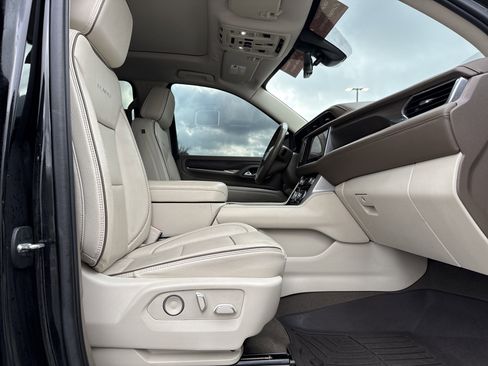 Used 2021 GMC Yukon XL Denali w/ Denali Premium Package image 33