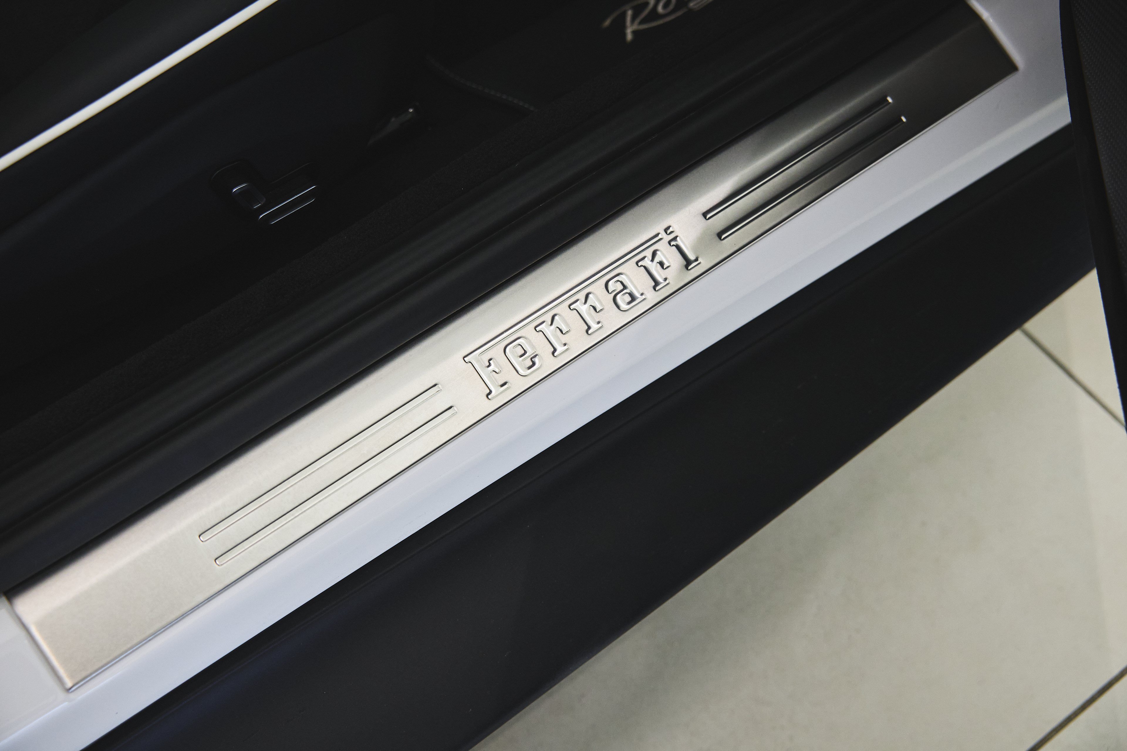 Used 2024 Ferrari Roma Spider RWD image 41
