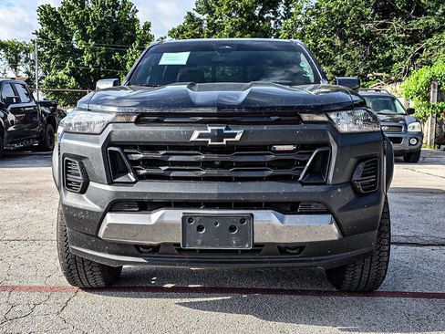 Used 2025 Chevrolet Colorado Trail Boss AWD/4WD image 2