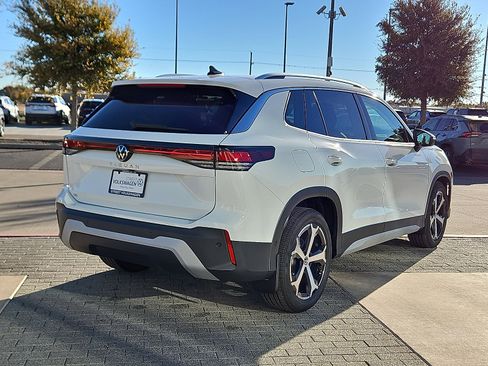 New 2026 Volkswagen Tiguan SE FWD image 3