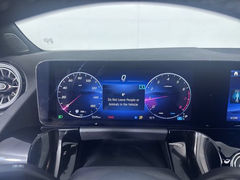Used 2025 Mercedes-Benz GLA 250 4MATIC image 18