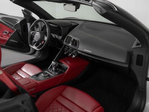 Used 2018 Audi R8 V10 image 25