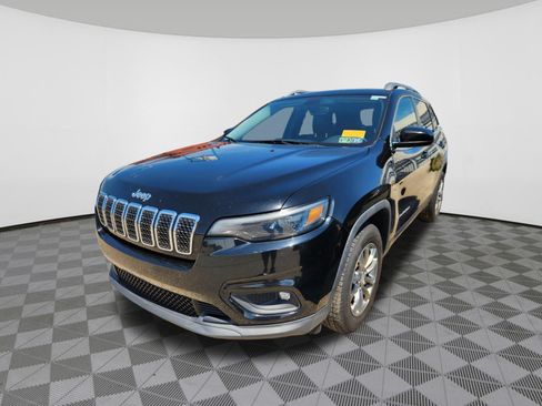 Used 2019 Jeep Cherokee Latitude Plus w/ Comfort/Convenience Group AWD/4WD image 2