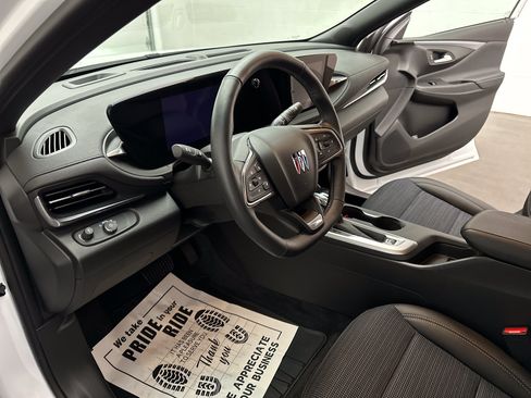Used 2024 Buick Envista Preferred w/ Convenience I Package FWD image 11
