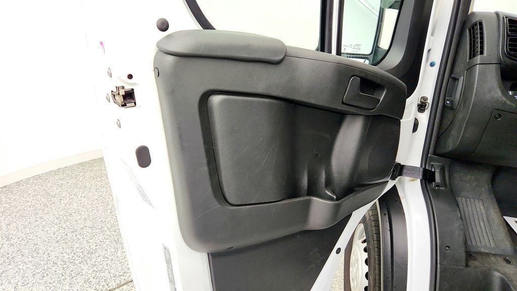 Used 2025 RAM ProMaster 2500 w/ U-Haul Equipment Group FWD image 10