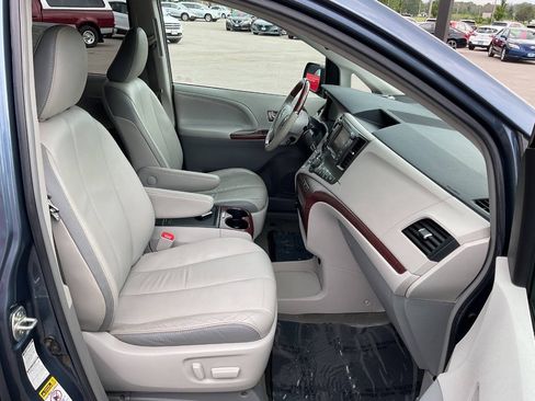Used 2014 Toyota Sienna Limited w/ Limited Premium Package AWD/4WD image 47
