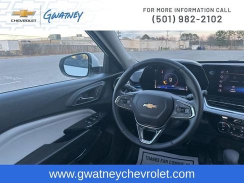 Used 2025 Chevrolet Trax LT w/ LT Convenience Package image 24