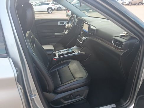 Used 2023 Ford Explorer Limited image 8