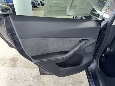 Used 2024 Tesla Model Y Long Range AWD/4WD image 16