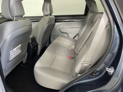 Used 2011 Kia Sorento 2WD w/ Convenience Pkg image 16