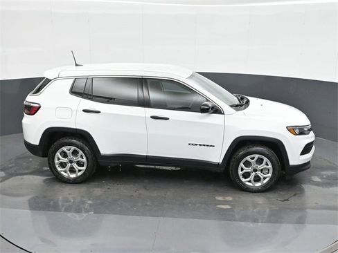 Used 2025 Jeep Compass Sport image 29