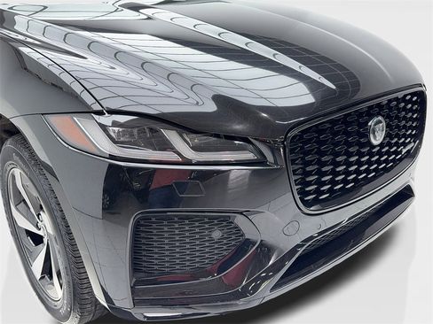 Used 2024 Jaguar F-PACE R-Dynamic S image 3