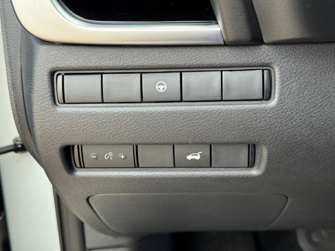Used 2023 Nissan Rogue SL w/ SL Premium Package FWD image 18