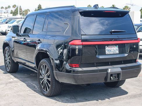 Used 2024 Lexus GX 550 w/ Cold Area Package AWD/4WD image 7