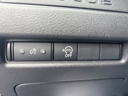 Used 2023 Nissan Rogue S image 33