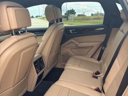 Used 2019 Porsche Cayenne AWD/4WD image 9