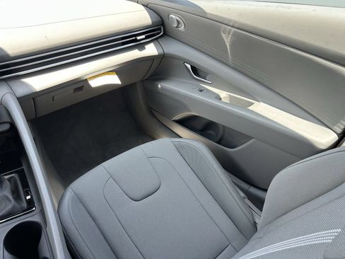 New 2025 Hyundai Elantra SE FWD image 16