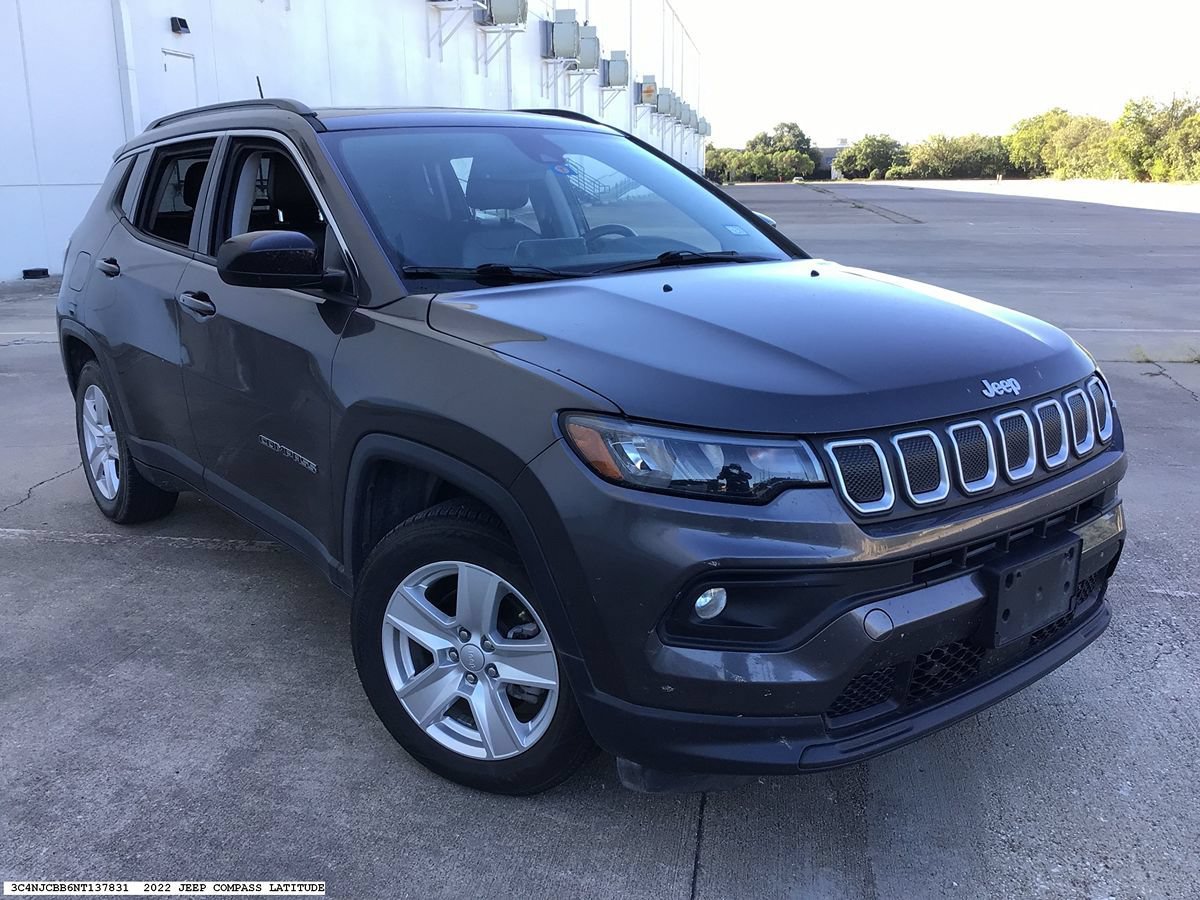 Used 2022 Jeep Compass Latitude w/ Sun and Sound Group FWD image 4