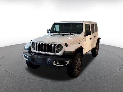 Used 2025 Jeep Wrangler Unlimited Sahara AWD/4WD image 3
