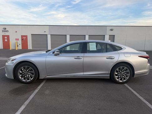 Used 2018 Lexus LS 500 w/ Accessory Package (Z1) RWD image 2