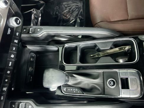 Certified 2024 Kia Telluride EX w/ EX Captain's Chair Package FWD image 21