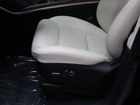 Used 2023 Tesla Model X image 54