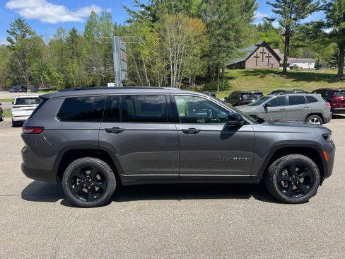 New 2026 Jeep Grand Cherokee L Limited w/ Limited Altitude Package AWD/4WD image 4