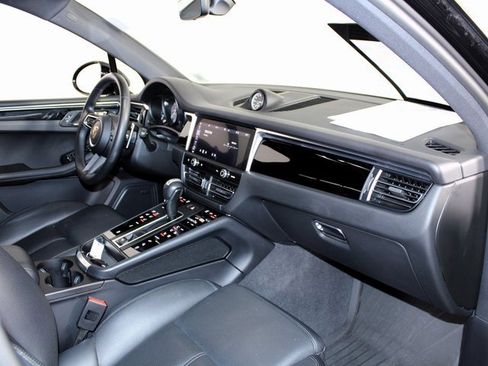 Certified 2023 Porsche Macan S image 26