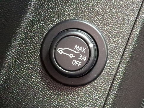 Used 2023 Chevrolet Equinox RS image 25