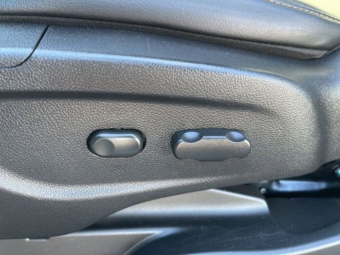 Used 2019 Chevrolet Trax LT w/ LT Convenience Package image 25