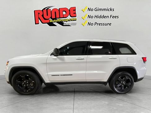 Used 2019 Jeep Grand Cherokee Laredo AWD/4WD image 3
