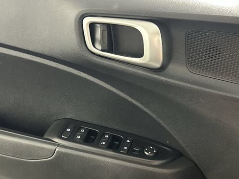Used 2025 Hyundai Venue SEL FWD image 20