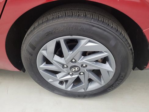 Used 2024 Hyundai Elantra SEL FWD image 31