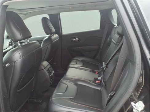 Used 2019 Jeep Cherokee Trailhawk w/ Comfort/Convenience Group image 8