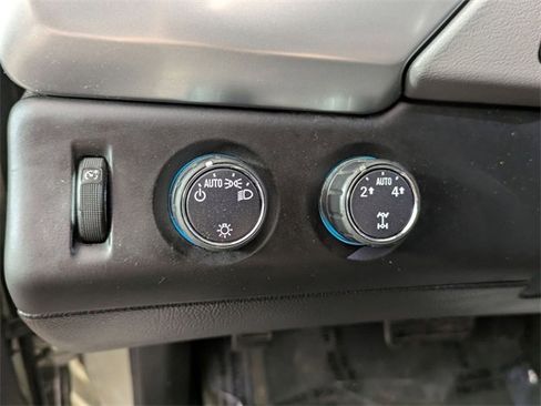 Used 2015 Chevrolet Suburban LT image 13