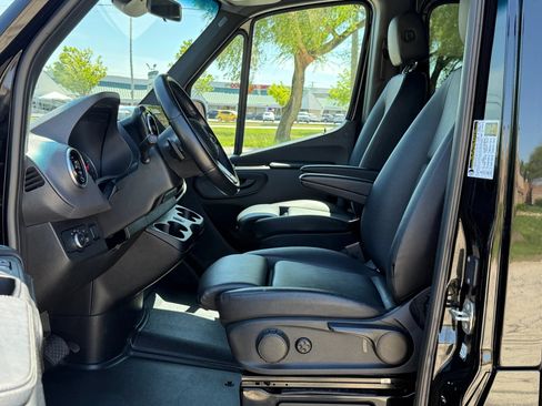 Used 2022 Mercedes-Benz Sprinter 2500 image 15
