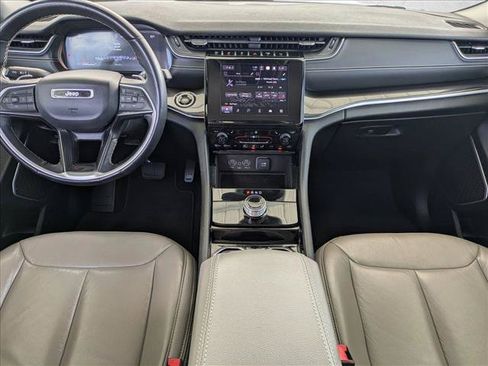 Used 2022 Jeep Grand Cherokee Laredo w/ Luxury Tech Group I AWD/4WD image 17