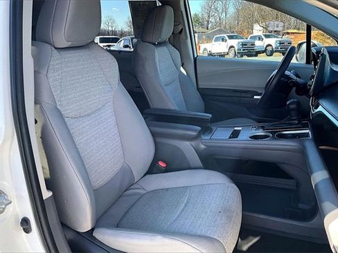 Used 2024 Toyota Sienna LE image 22