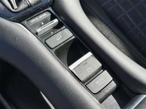 Certified 2023 Honda HR-V LX image 27