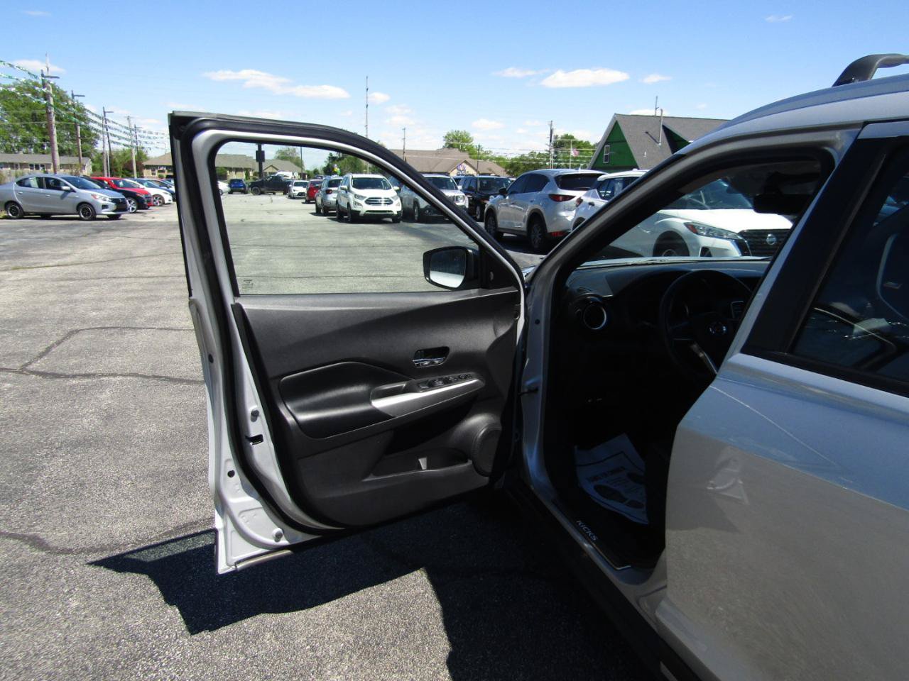 Used 2020 Nissan Kicks SR w/ SR Premium Package FWD image 10