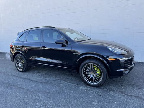 Used 2017 Porsche Cayenne S Platinum image 4
