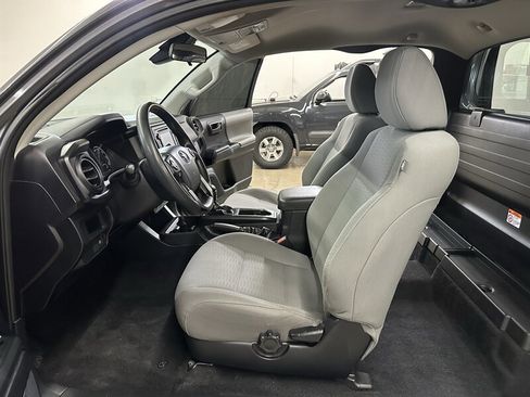 Used 2018 Toyota Tacoma SR image 16