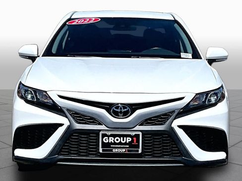 Used 2022 Toyota Camry SE FWD image 3