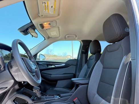 Used 2025 Chevrolet TrailBlazer LT image 23