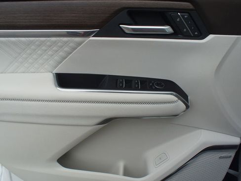 Used 2025 GMC Acadia Denali w/ LPO, Floor Liner Package FWD image 32
