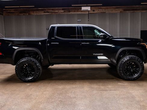 Used 2022 Toyota Tundra SR5 w/ SR5 Convenience Package image 11