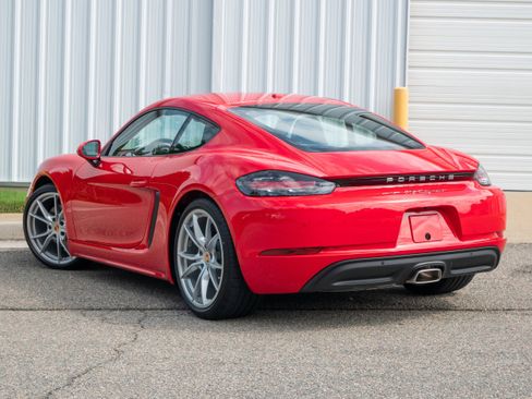 Used 2025 Porsche 718 Cayman image 3
