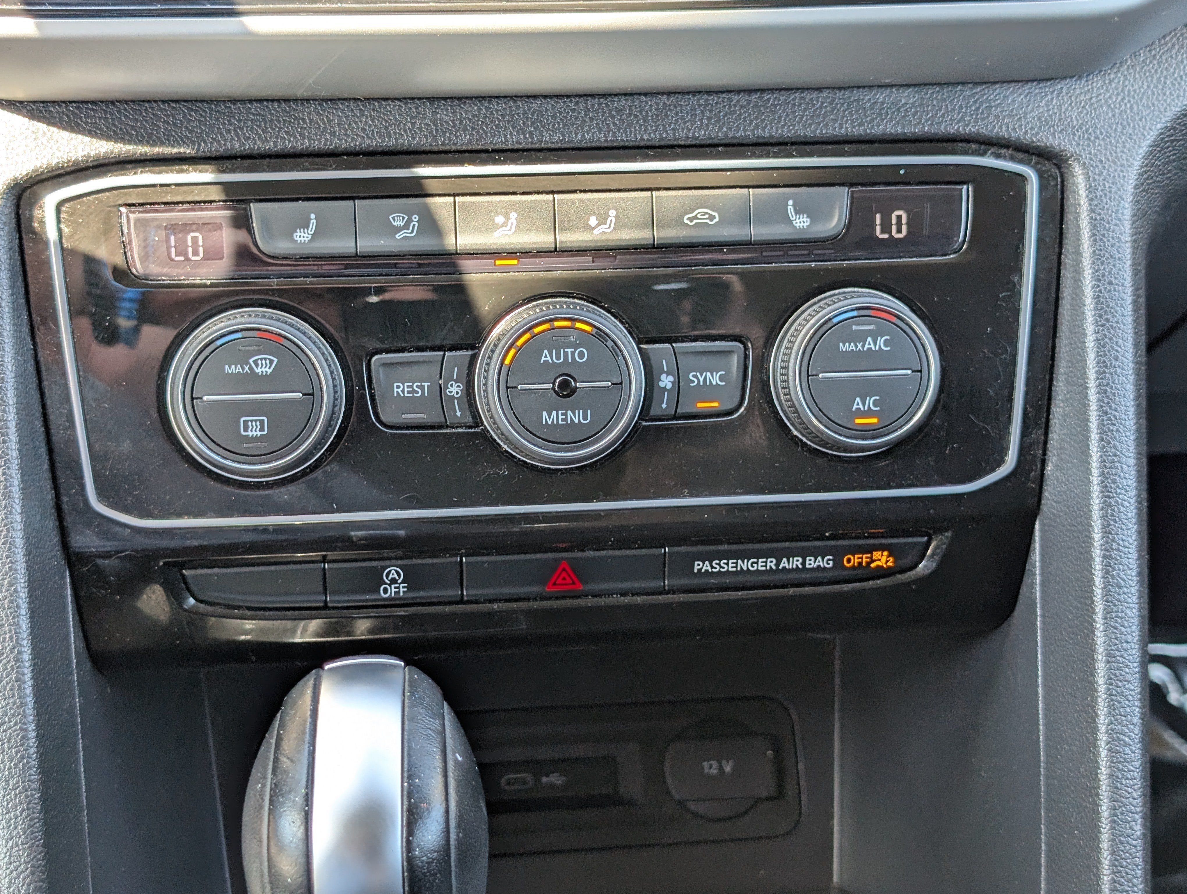 Used 2023 Volkswagen Atlas SE AWD/4WD image 28